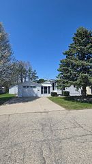 25 Miller Street, Strathroy-Caradoc, ON, exterior