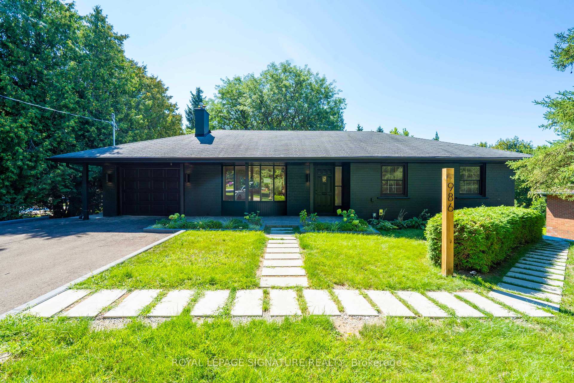 2 - 986 Srigley Street, Newmarket, ON, exterior