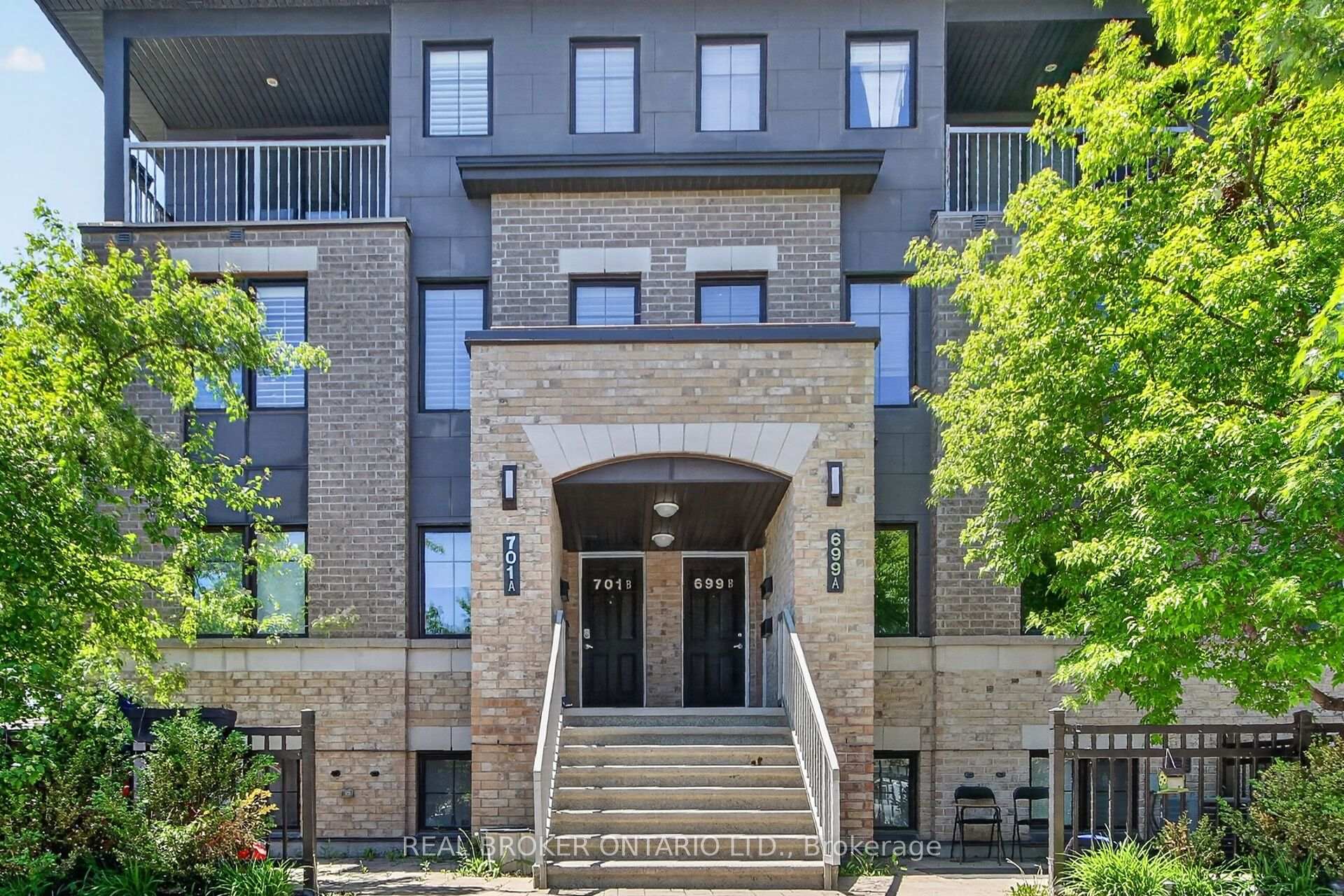 33 - 701 B Sue Holloway Drive, Barrhaven, ON, exterior