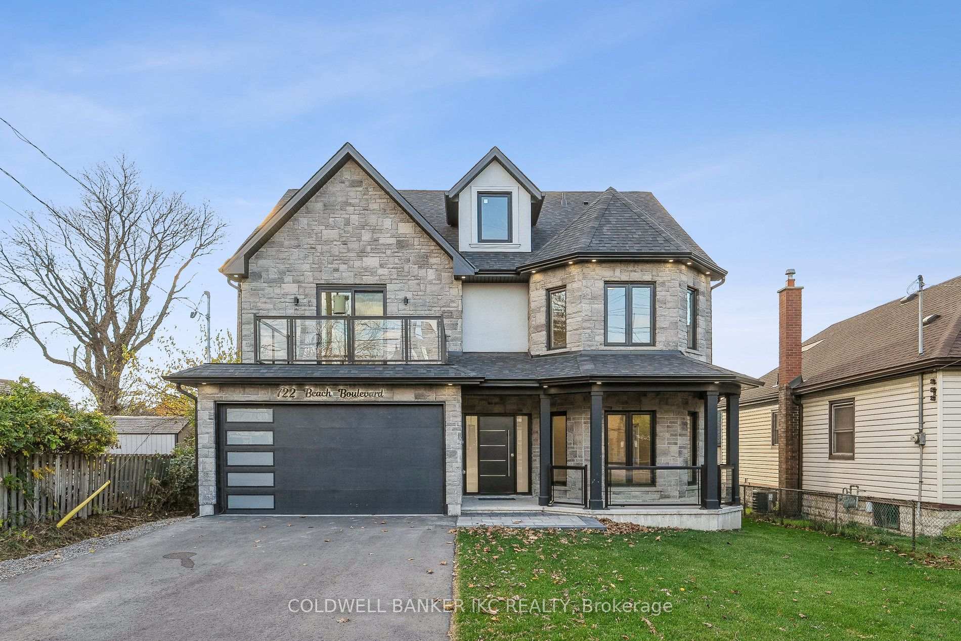 722 Beach Boulevard, Hamilton, ON, exterior