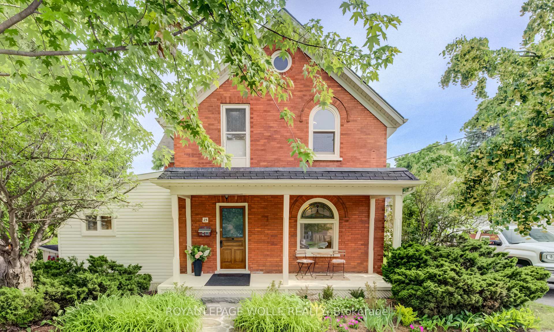 25 Central Street, Waterloo, ON, exterior