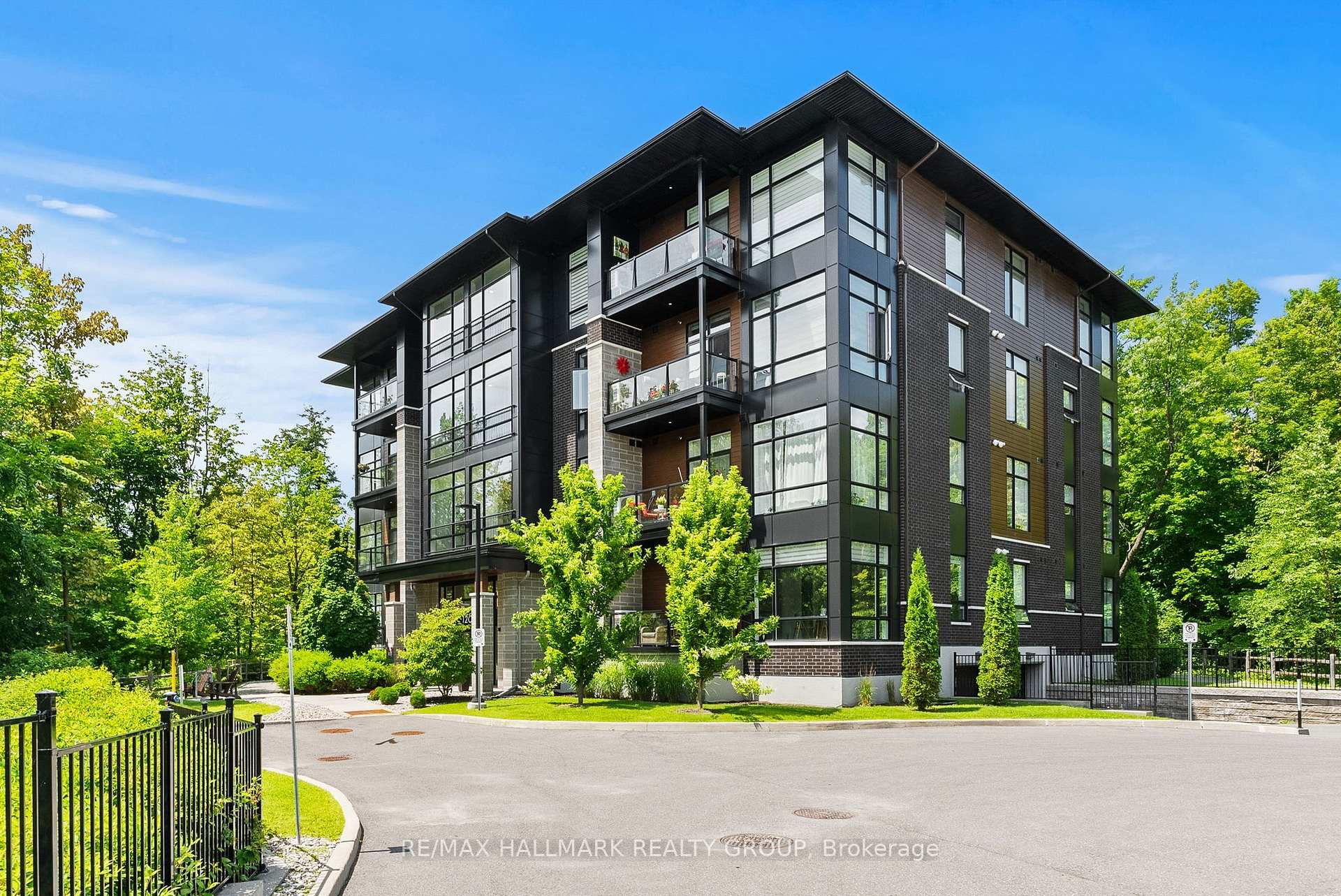 101 - 120 Cortile Private, Blossom Park - Airport and Area, ON, exterior