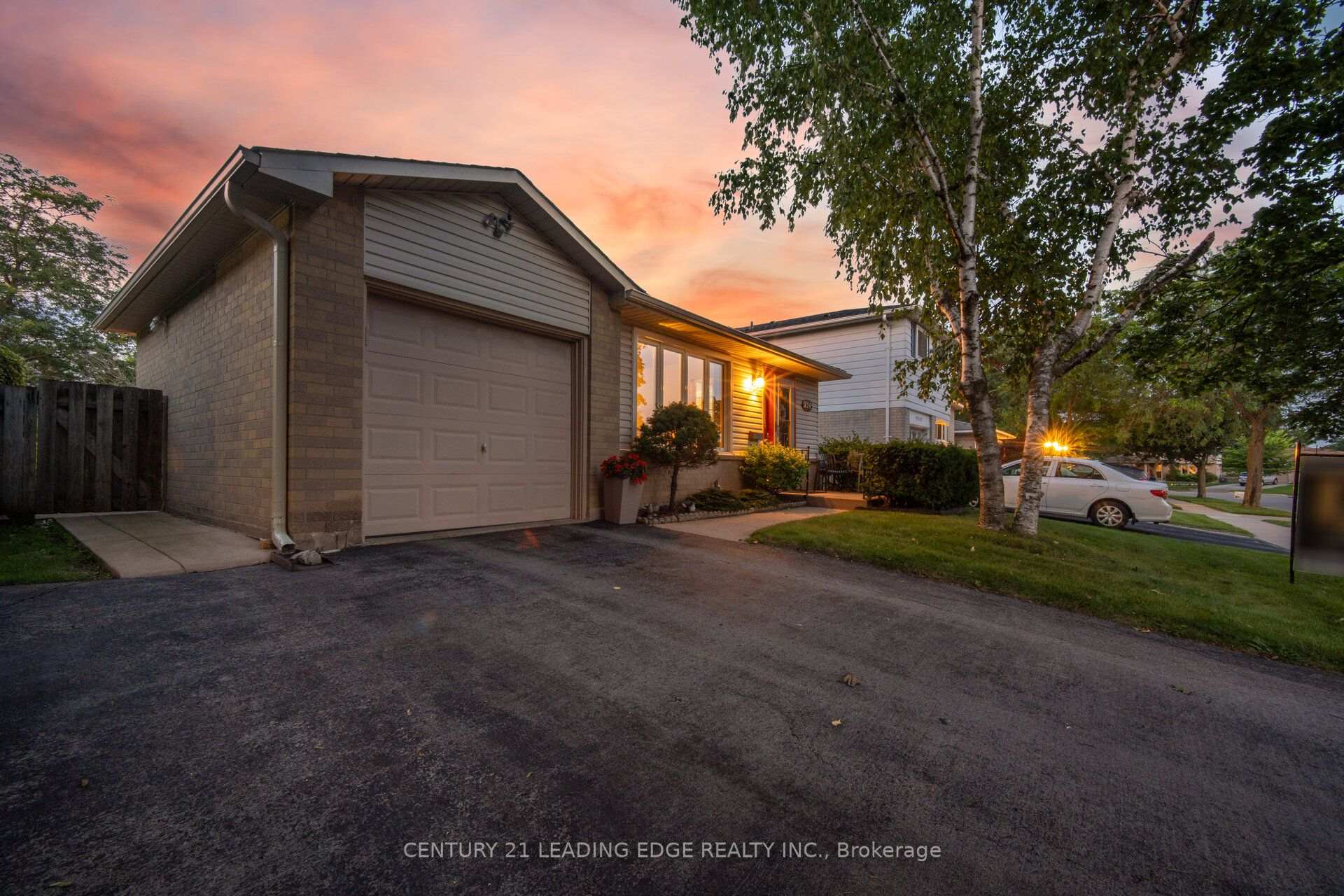 3245 Lansdown Drive, Burlington, ON, exterior