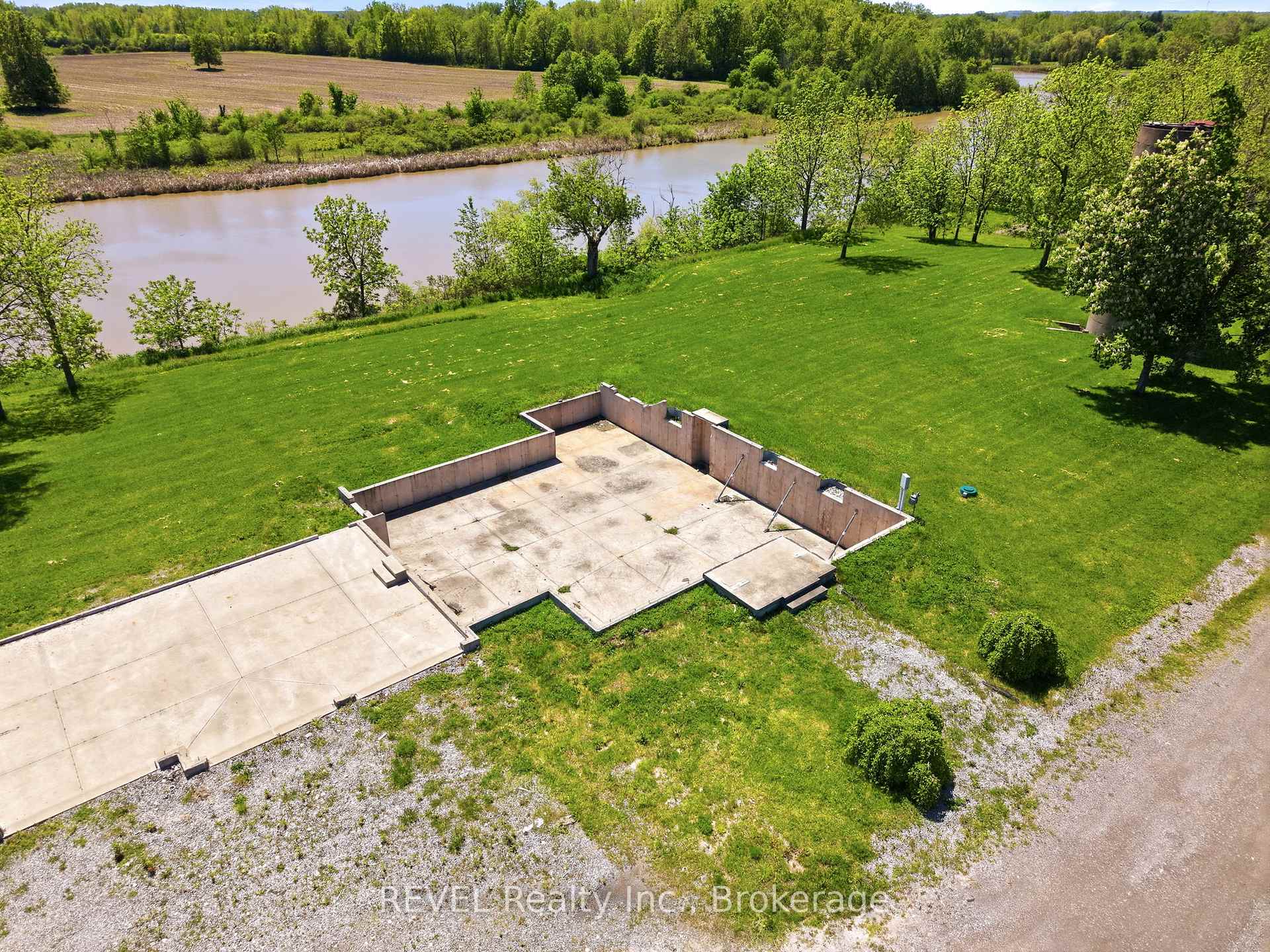 1373 Chippawa Creek Road, Thorold, ON, exterior