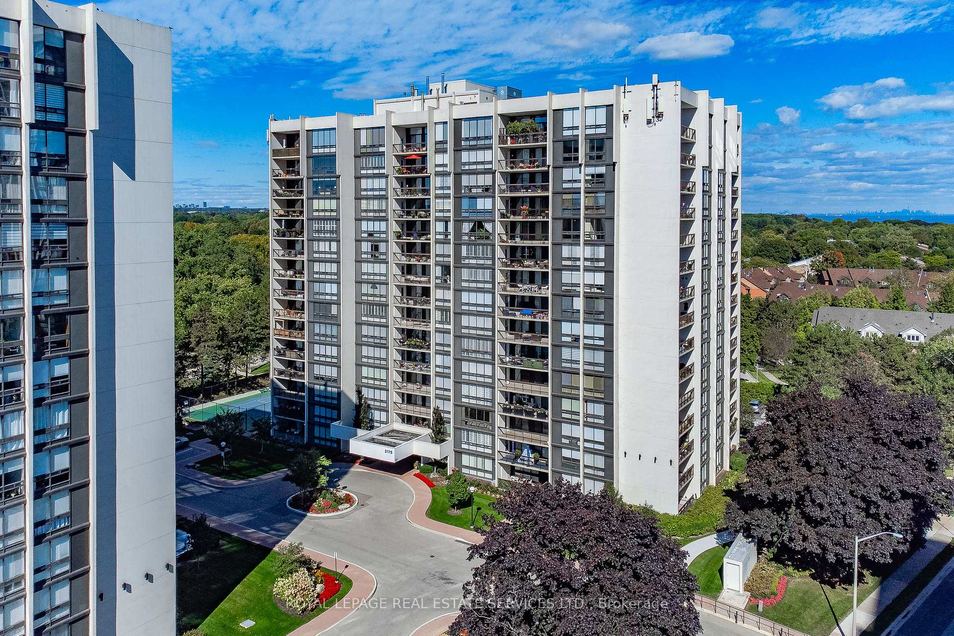 1208 - 2175 Marine Drive, Oakville, ON, exterior