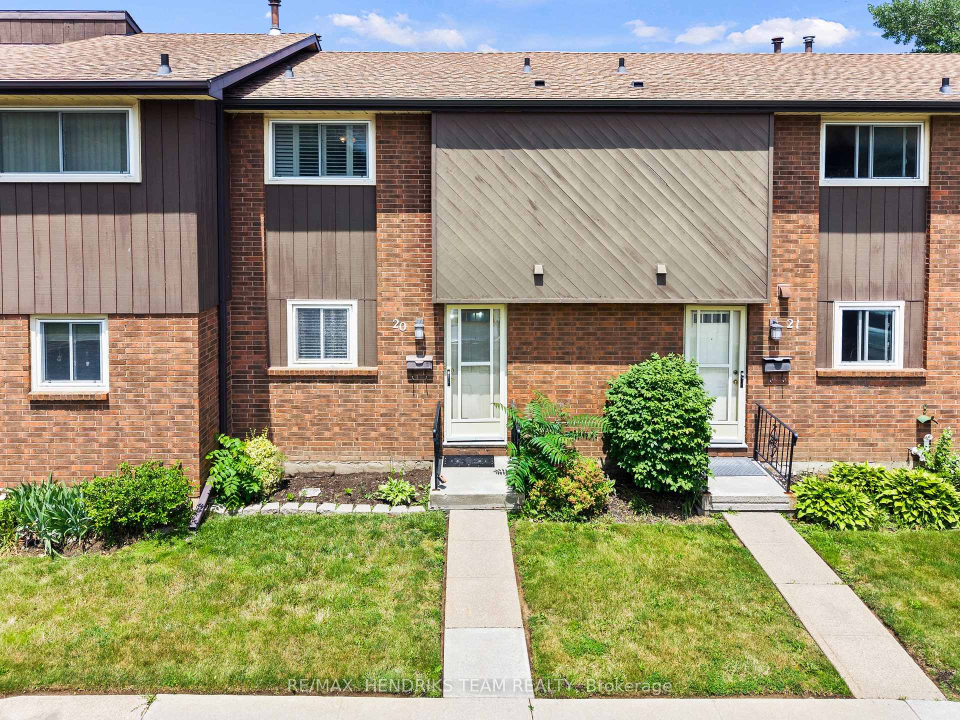 20 - 64 Forster Street, St. Catharines, ON, exterior
