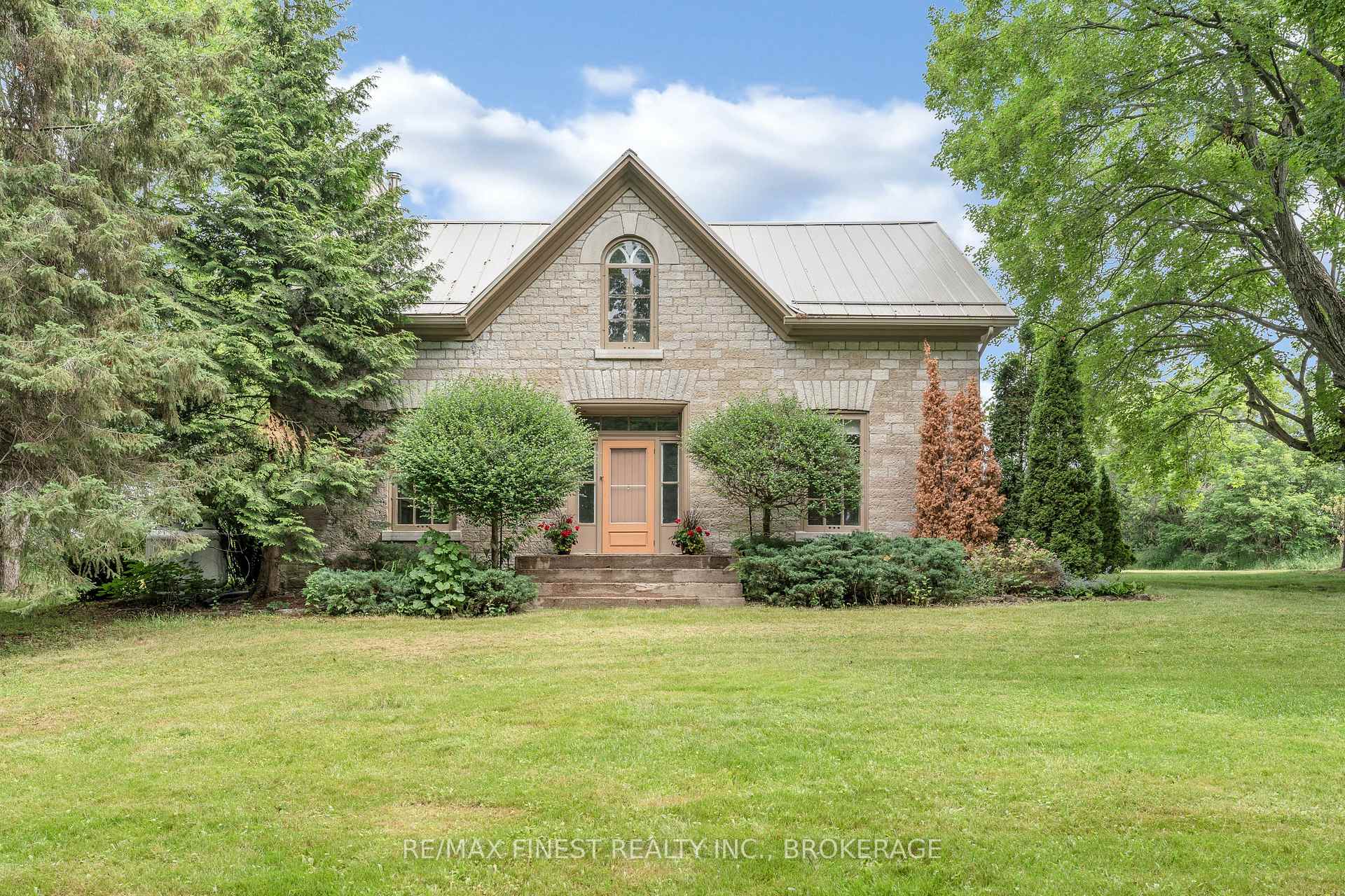 4247 Henderson Road, Frontenac, ON, exterior