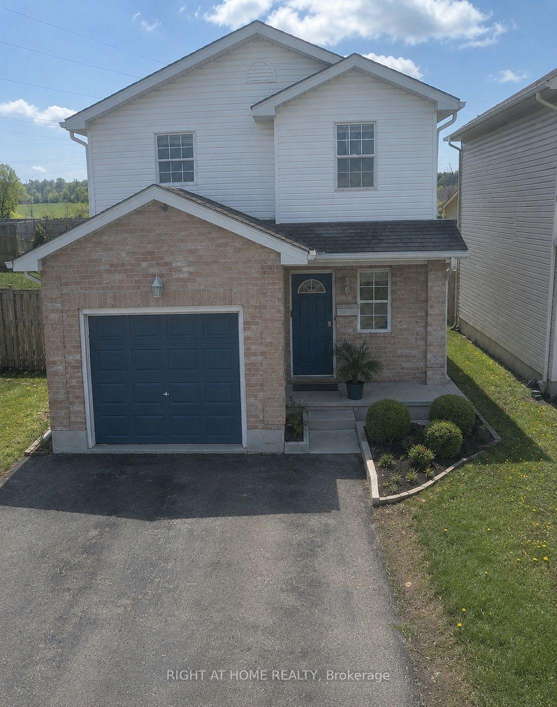 Room 1 - 33 Phair Crescent, London South, ON, exterior