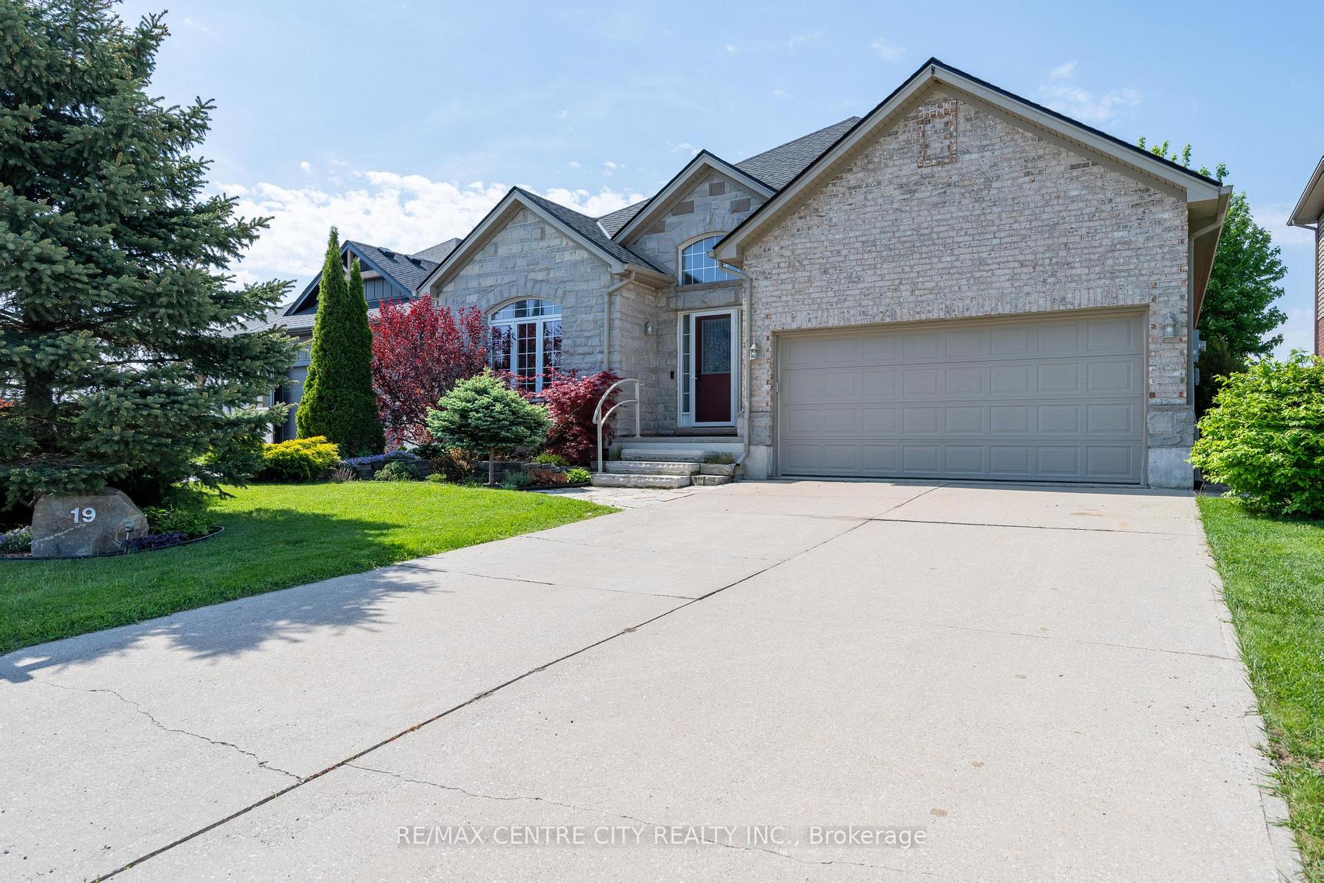 19 Hamilton Street, North Middlesex, ON, exterior