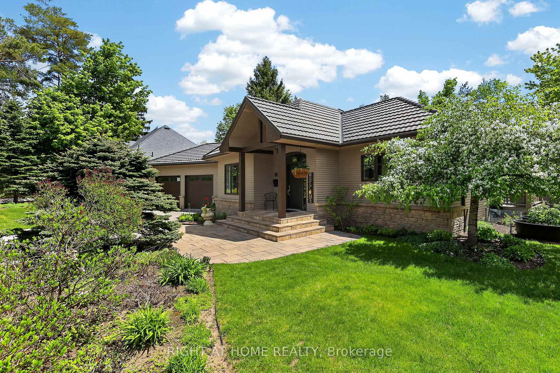 13 Alpine Way, Oro-Medonte, ON, exterior