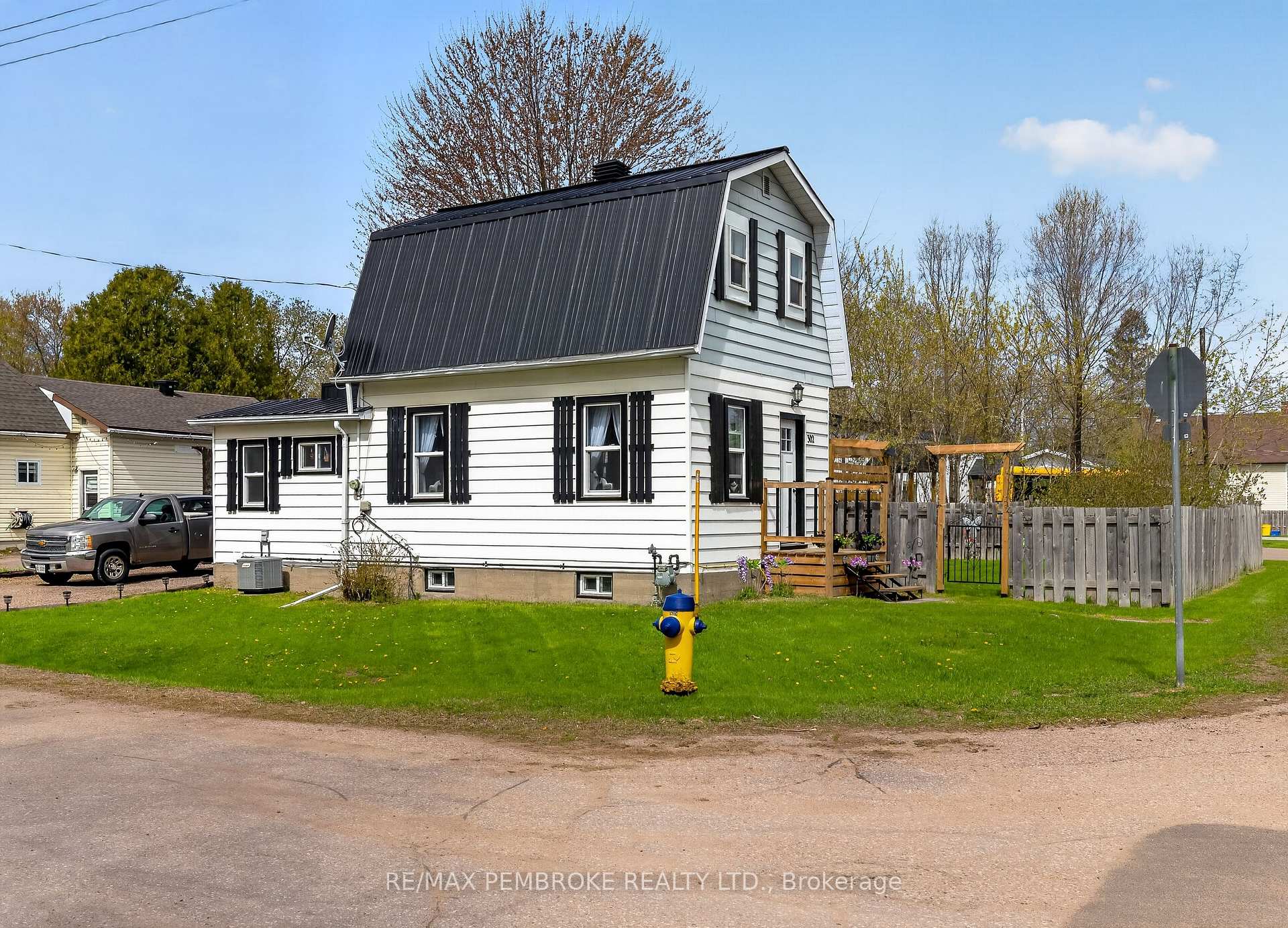 302 Willard Street, Pembroke, ON, exterior