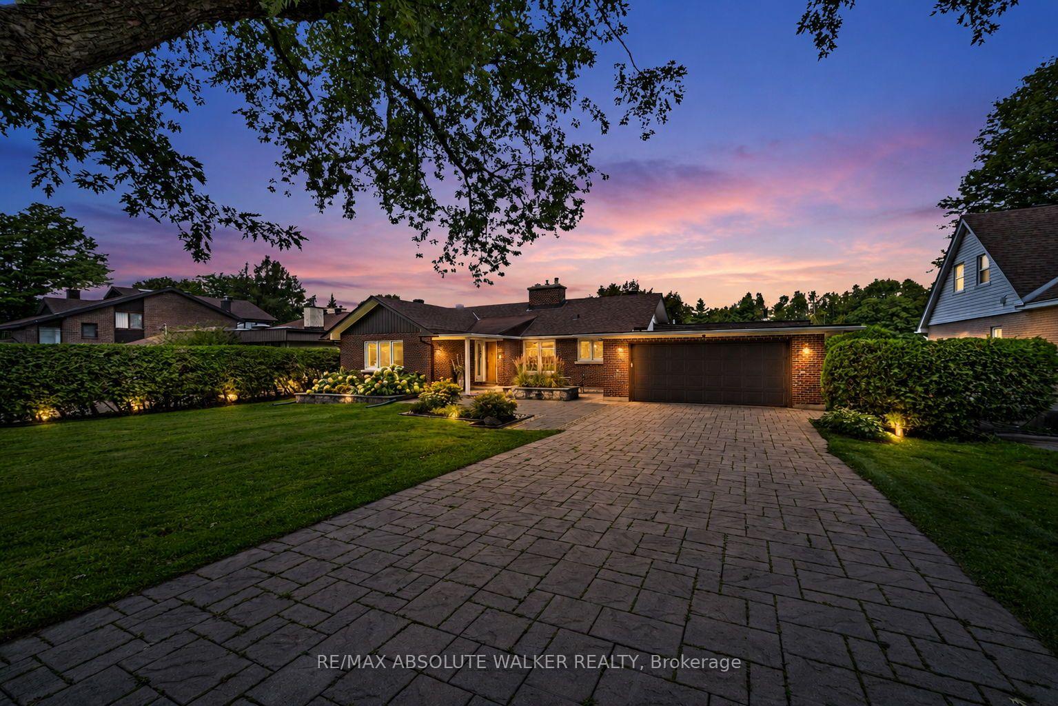 3657 Revelstoke Drive, Billings Bridge - Riverside Park and Area, ON, exterior