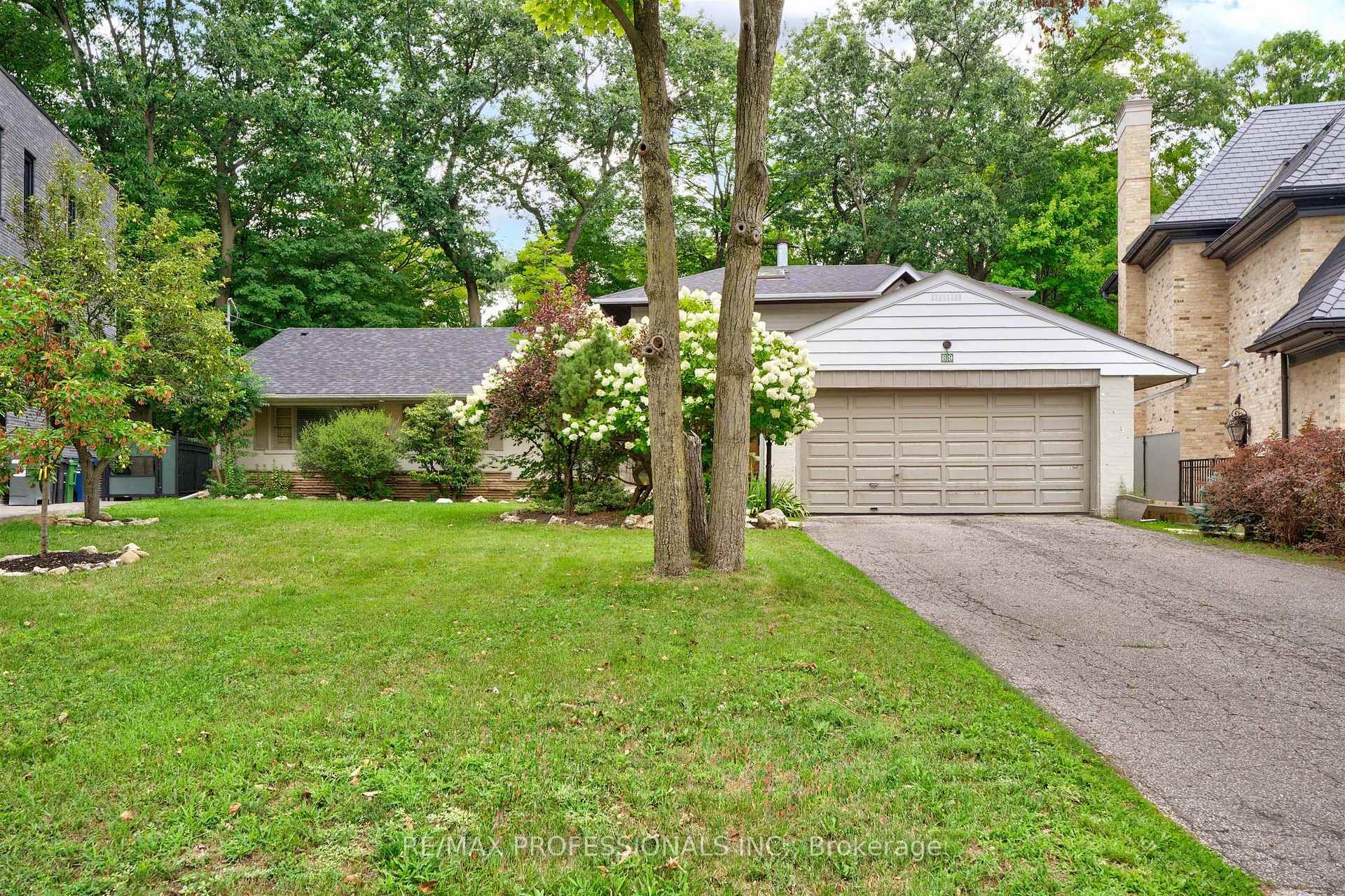 89 Valecrest Drive, Toronto W08, ON, exterior