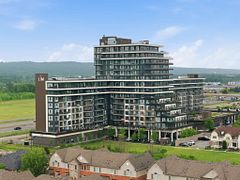1201 - 550 North Service Road, Grimsby, ON, exterior