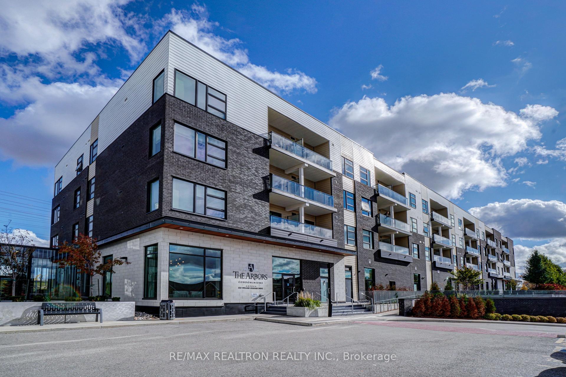 PH446 - 555 William Graham Drive, Aurora, ON, exterior