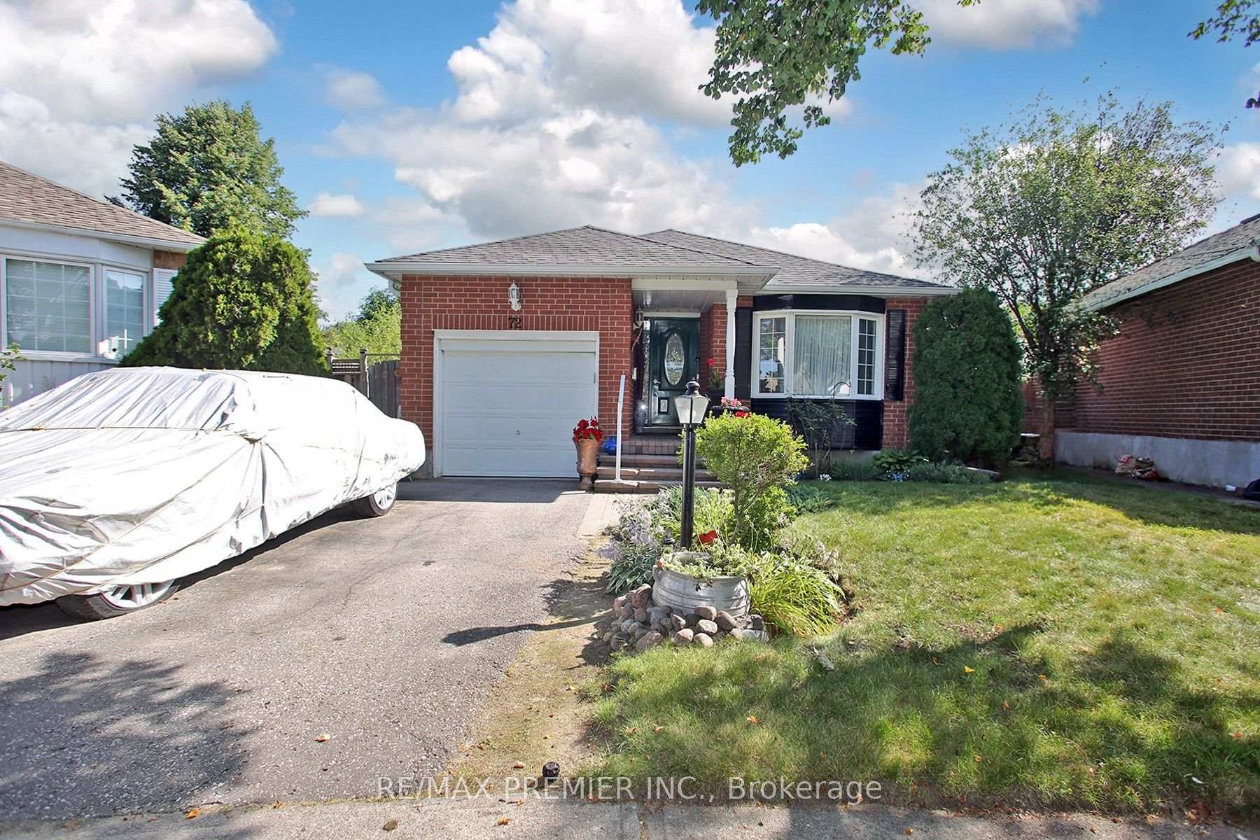 72 Homefield Square, Clarington, ON, exterior