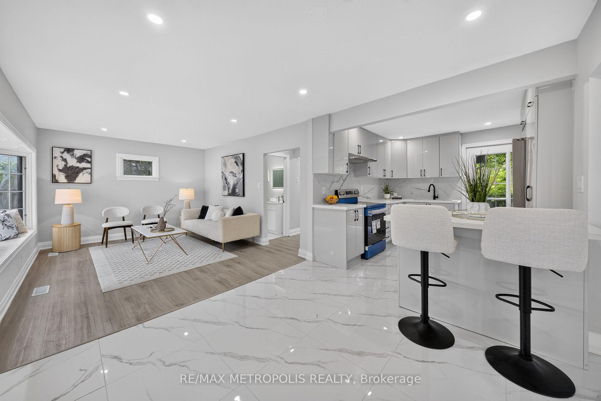 208 Palmerston Avenue, Whitby, ON, exterior