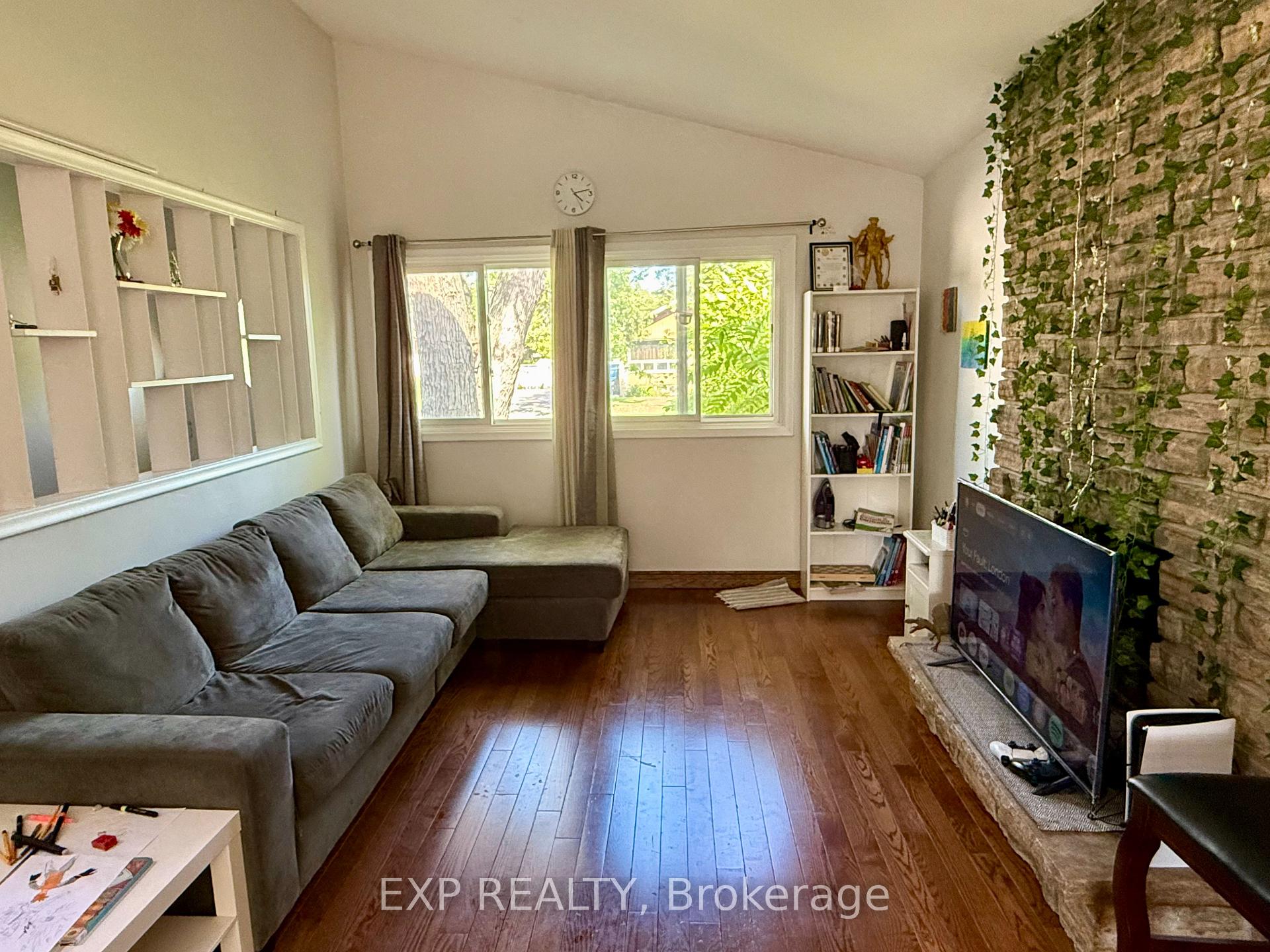 Upper - 6 Mid Pines Road, Toronto E09, ON, exterior