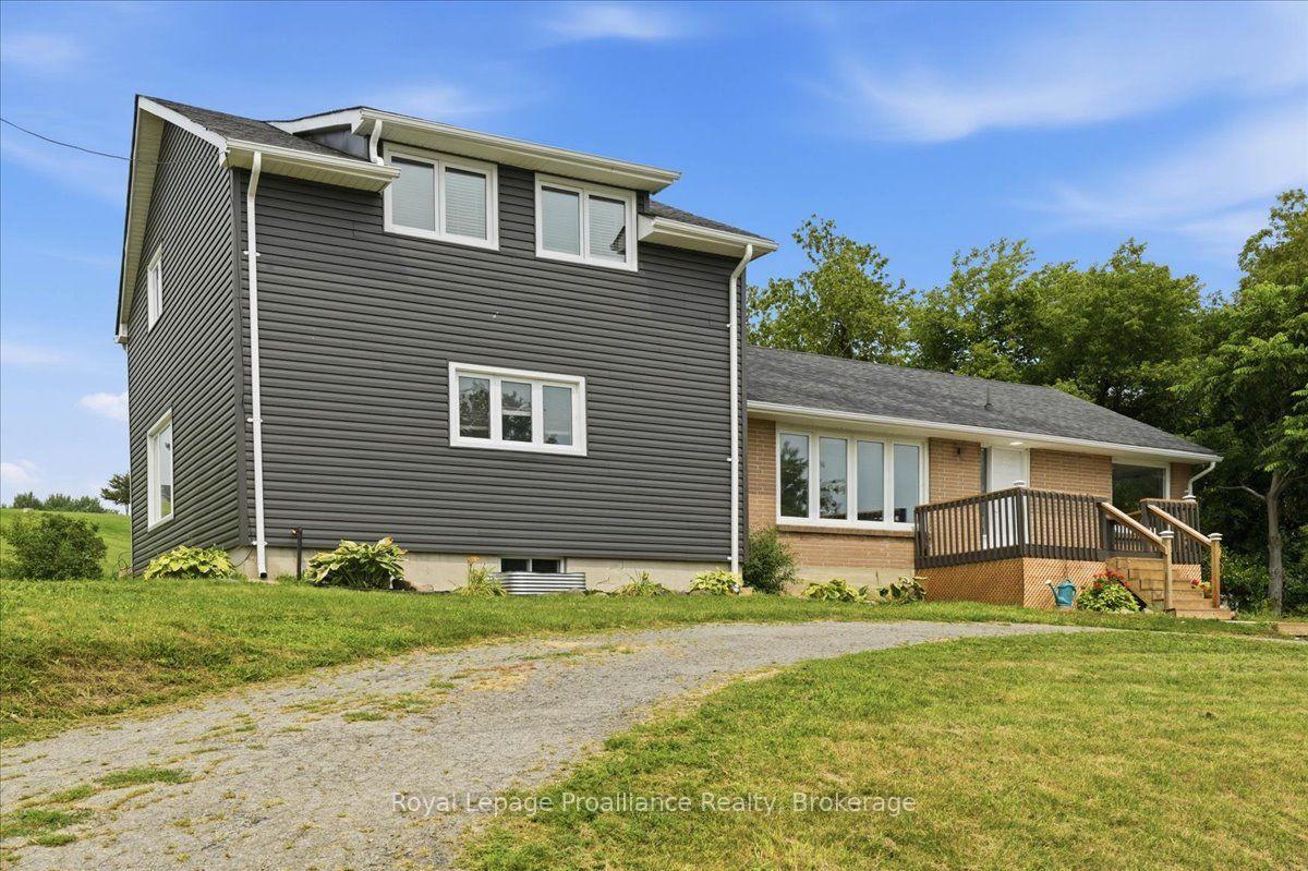 1080 Smith Street, Quinte West, ON, exterior