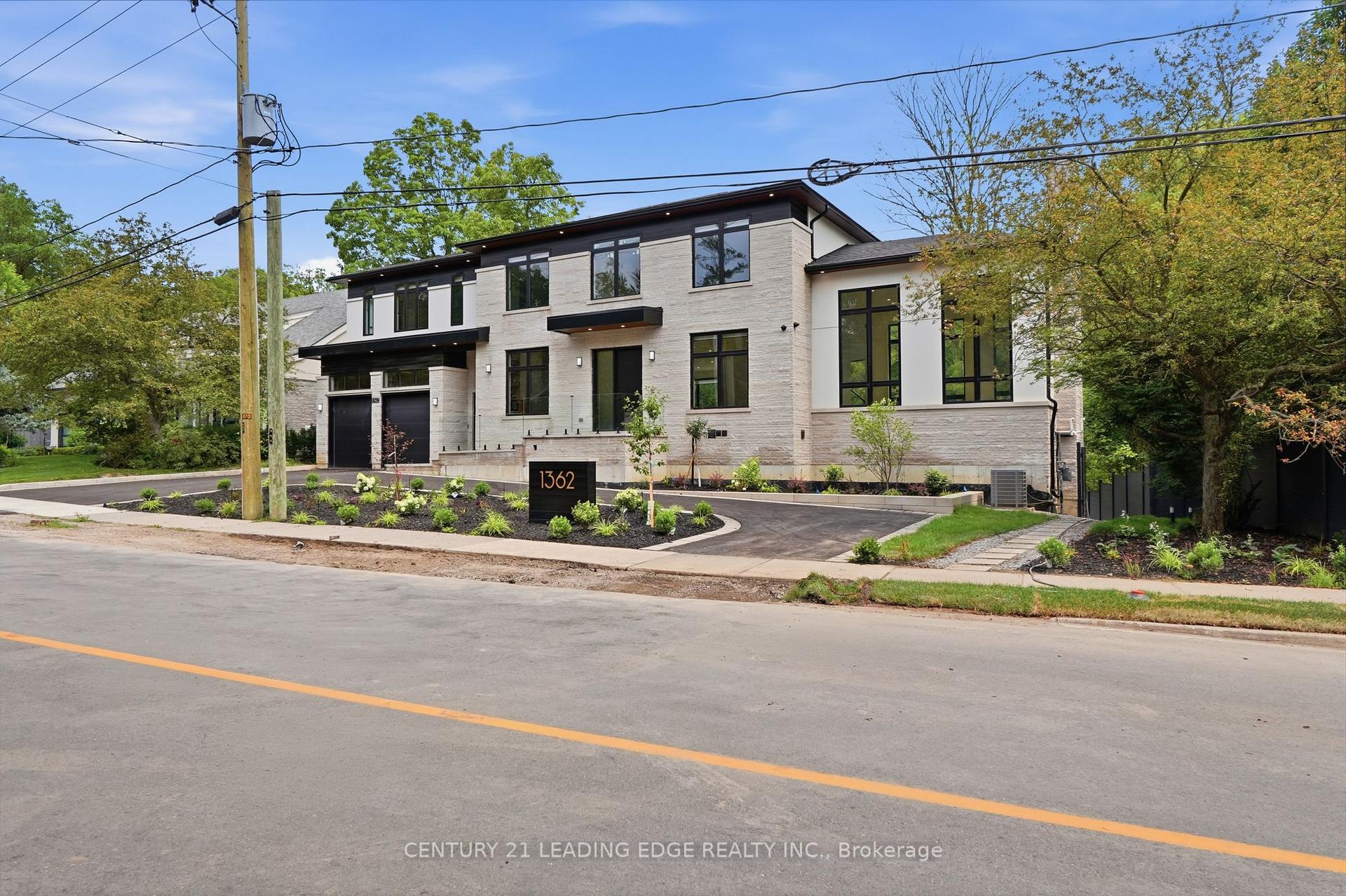 1362 Devon Road, Oakville, ON, exterior