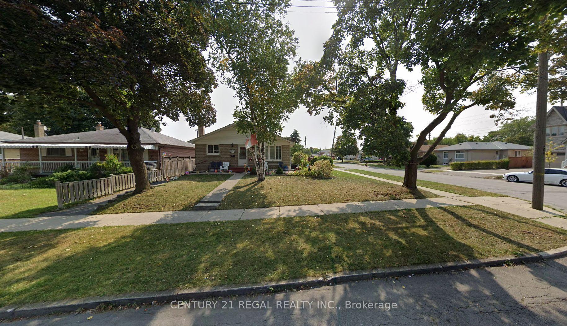 9 Guiness Avenue, Toronto W10, ON, exterior
