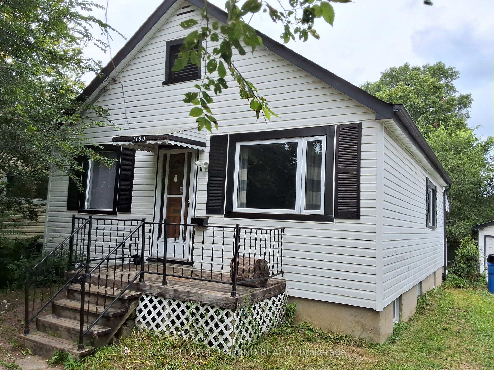1190 Huron Street, London East, ON, exterior