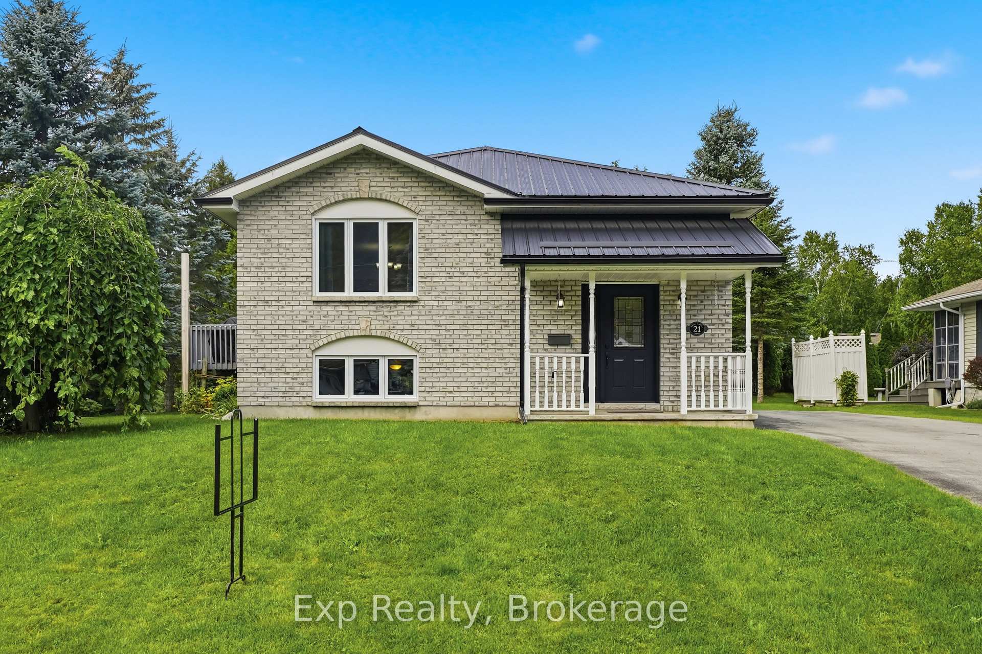 21 South Maloney Street, Marmora and Lake, ON, exterior