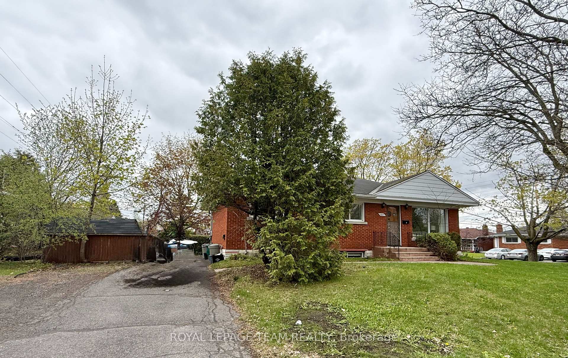 1 & 2 - 1627 CHAUCER Avenue, Alta Vista and Area, ON, exterior