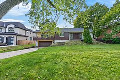 400 Manse Road, Toronto E10, ON, exterior