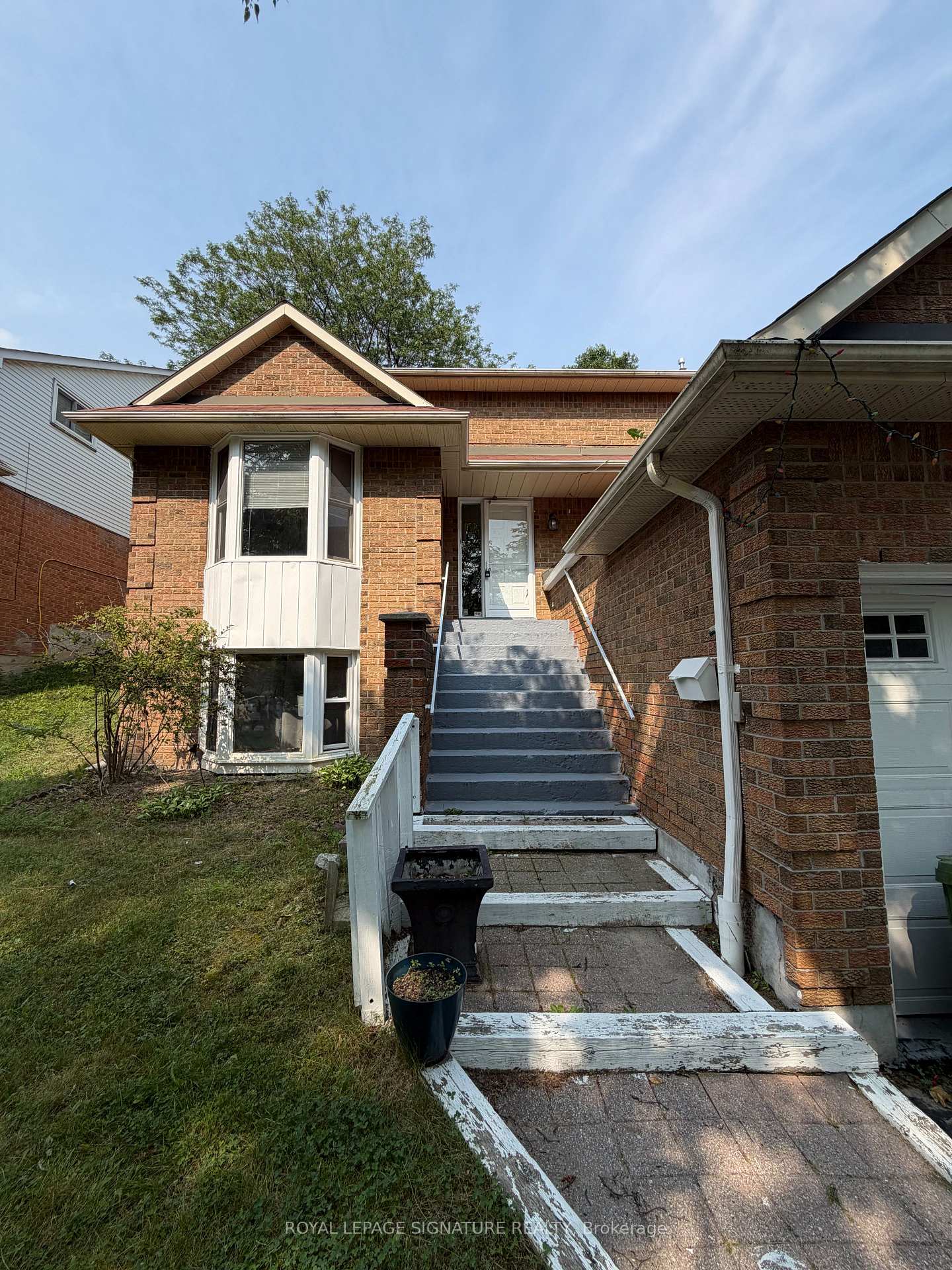 Main and Upper - 41 Broadbridge Drive, Toronto E10, ON, exterior