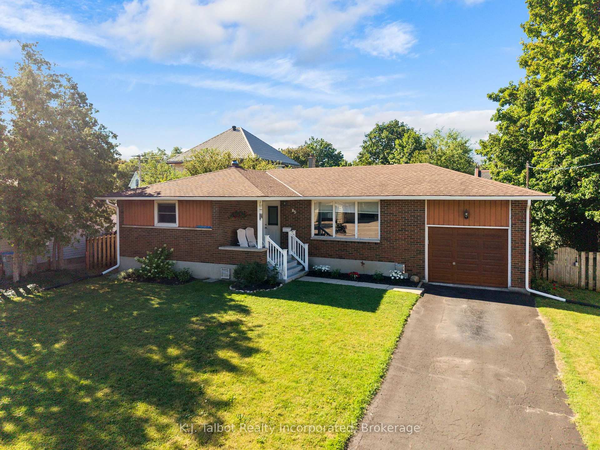 85 Picton Street W, Goderich, ON, exterior