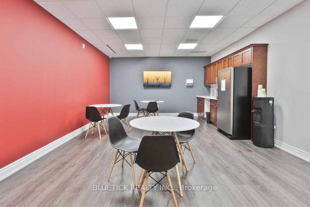 300-9 - 5500 North Service Road, Burlington, ON, exterior