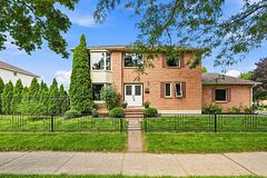 138 Livingston Avenue, Grimsby, ON, exterior