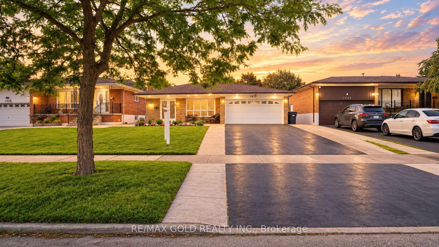 7428 Pickfair Drive, Mississauga, ON, exterior