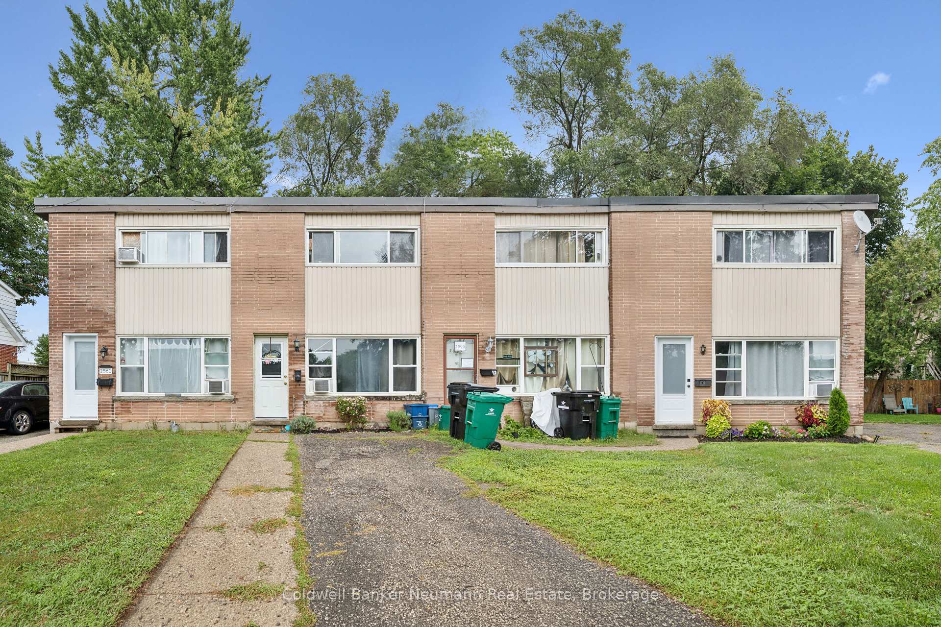 1561-1567 Queenston Road, Cambridge, ON, exterior