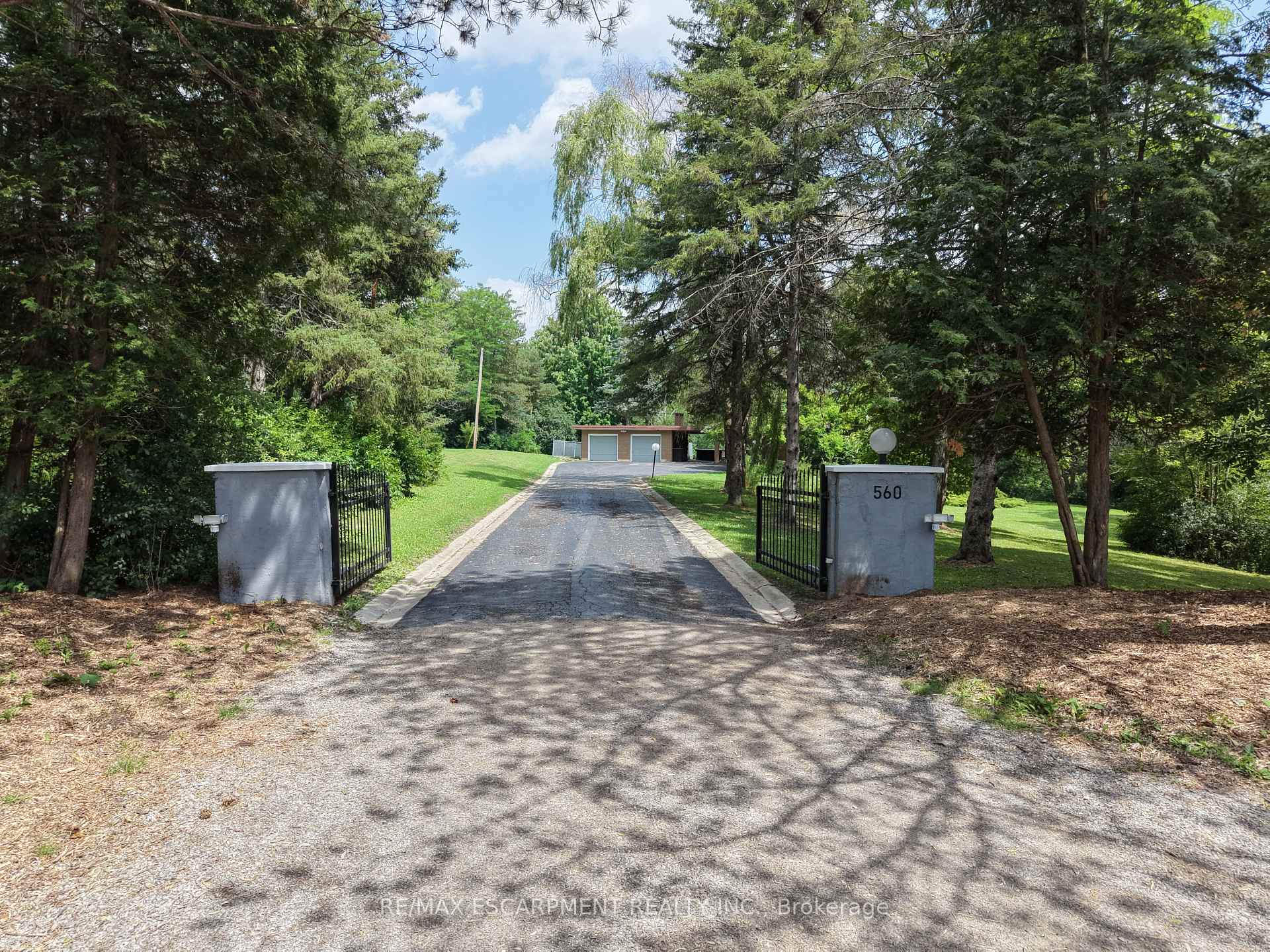 560 CRANE Court, Burlington, ON, exterior