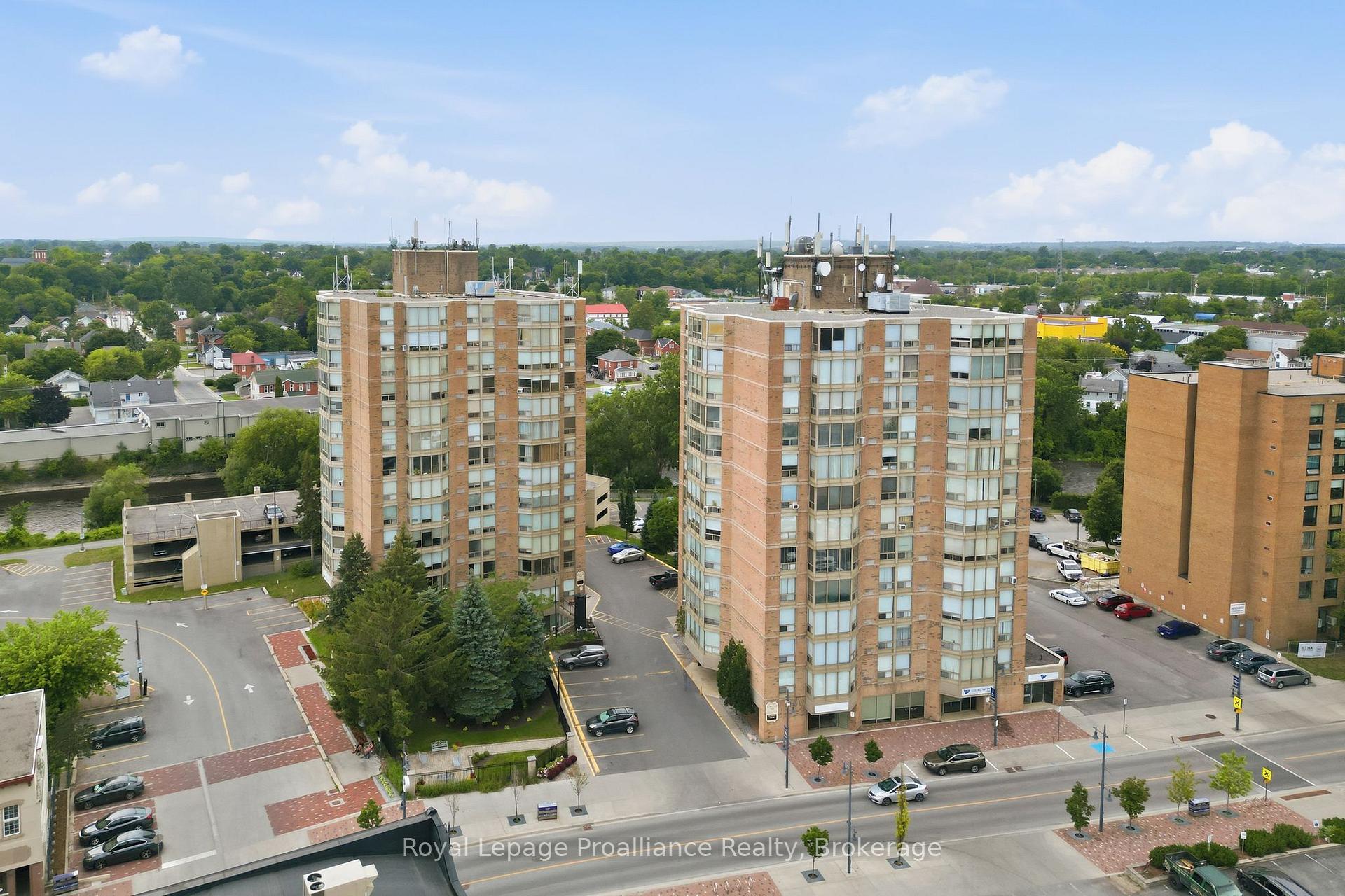 302 - 344 Front Street, Belleville, ON, exterior