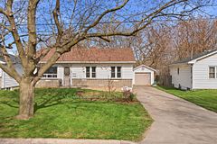 36 Woodelm Drive, St. Catharines, ON, exterior