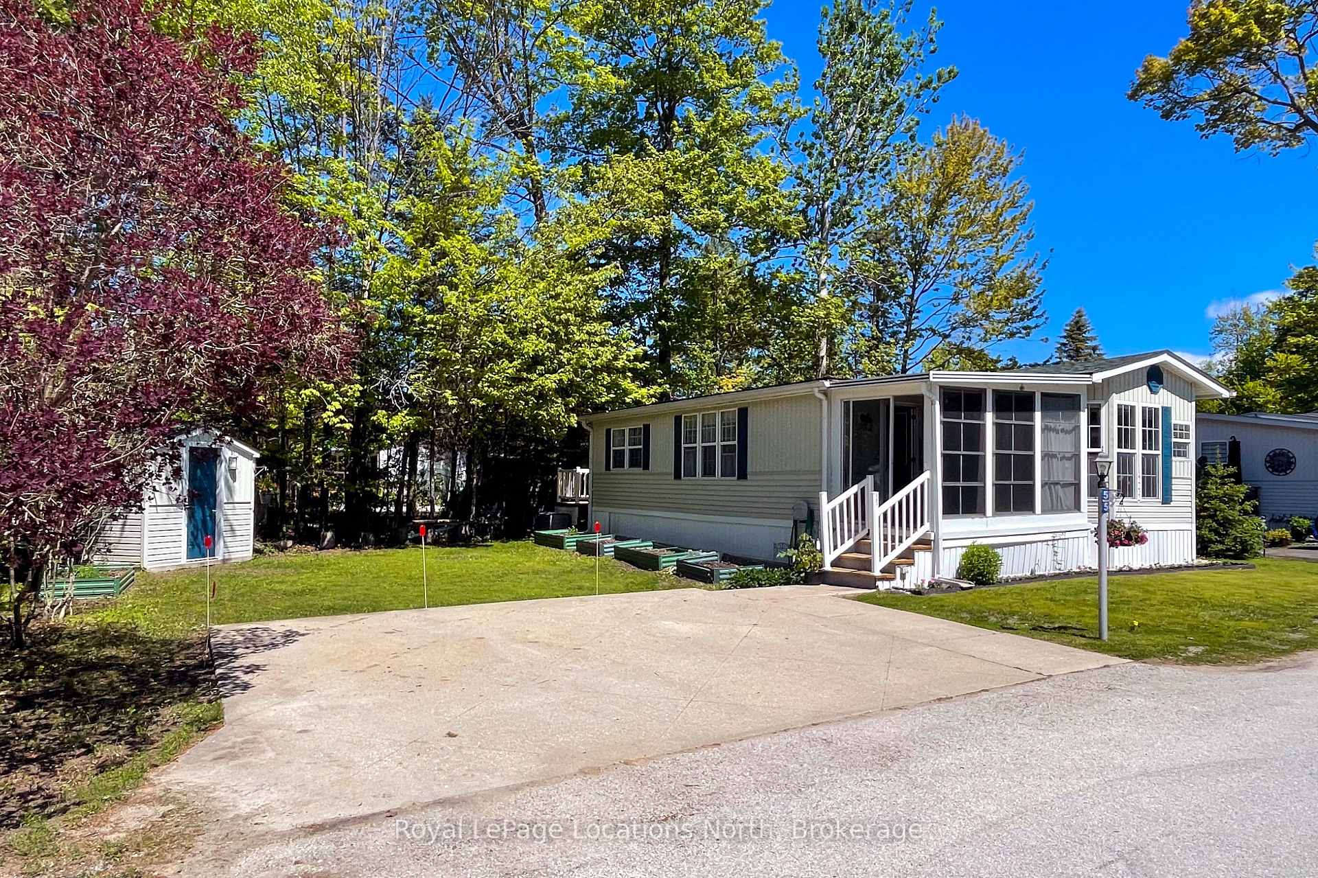 55 Topaz Street, Wasaga Beach, ON, exterior