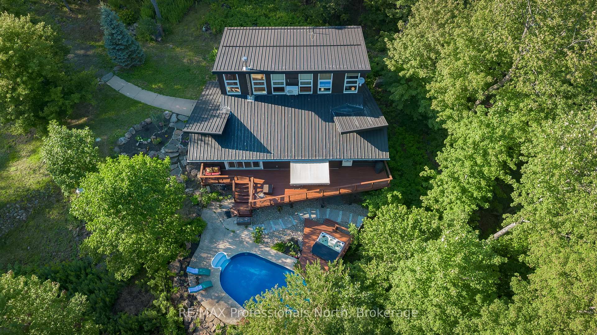 1756 Brunel Road, Huntsville, ON, exterior