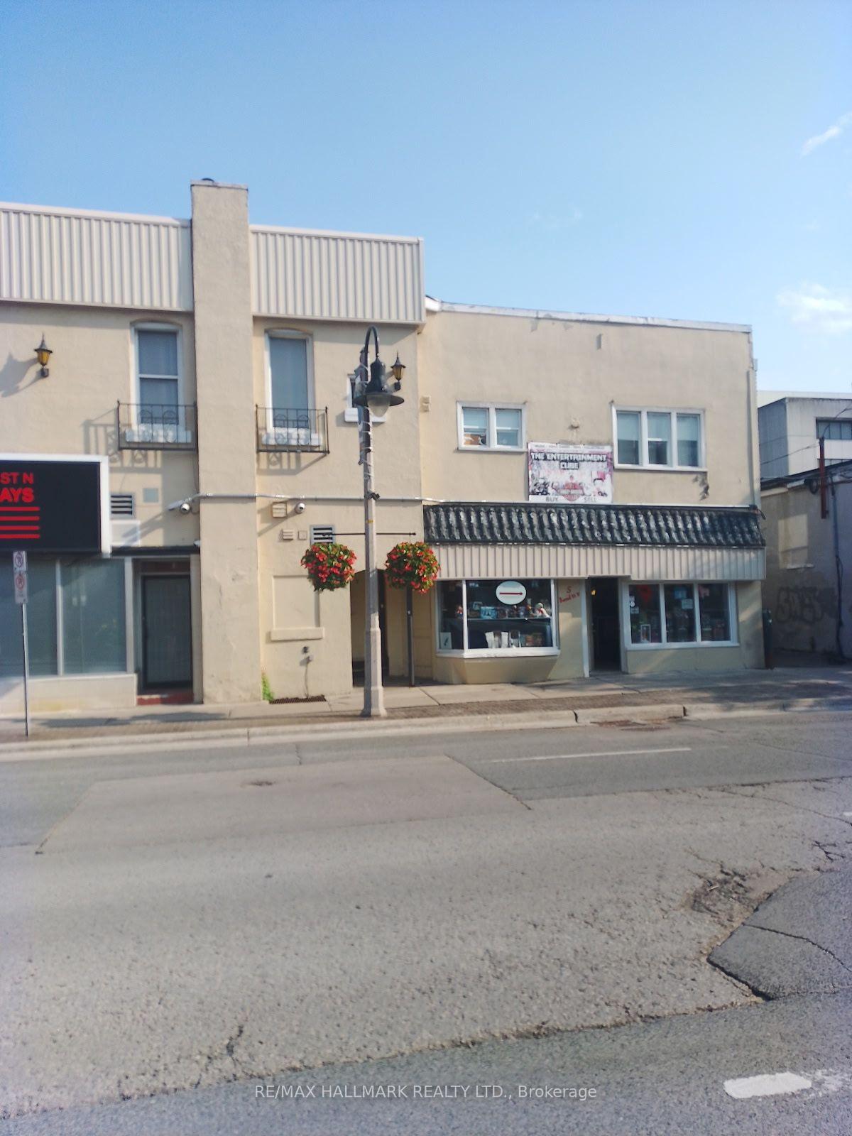 26 Simcoe Street N, Oshawa, ON, exterior