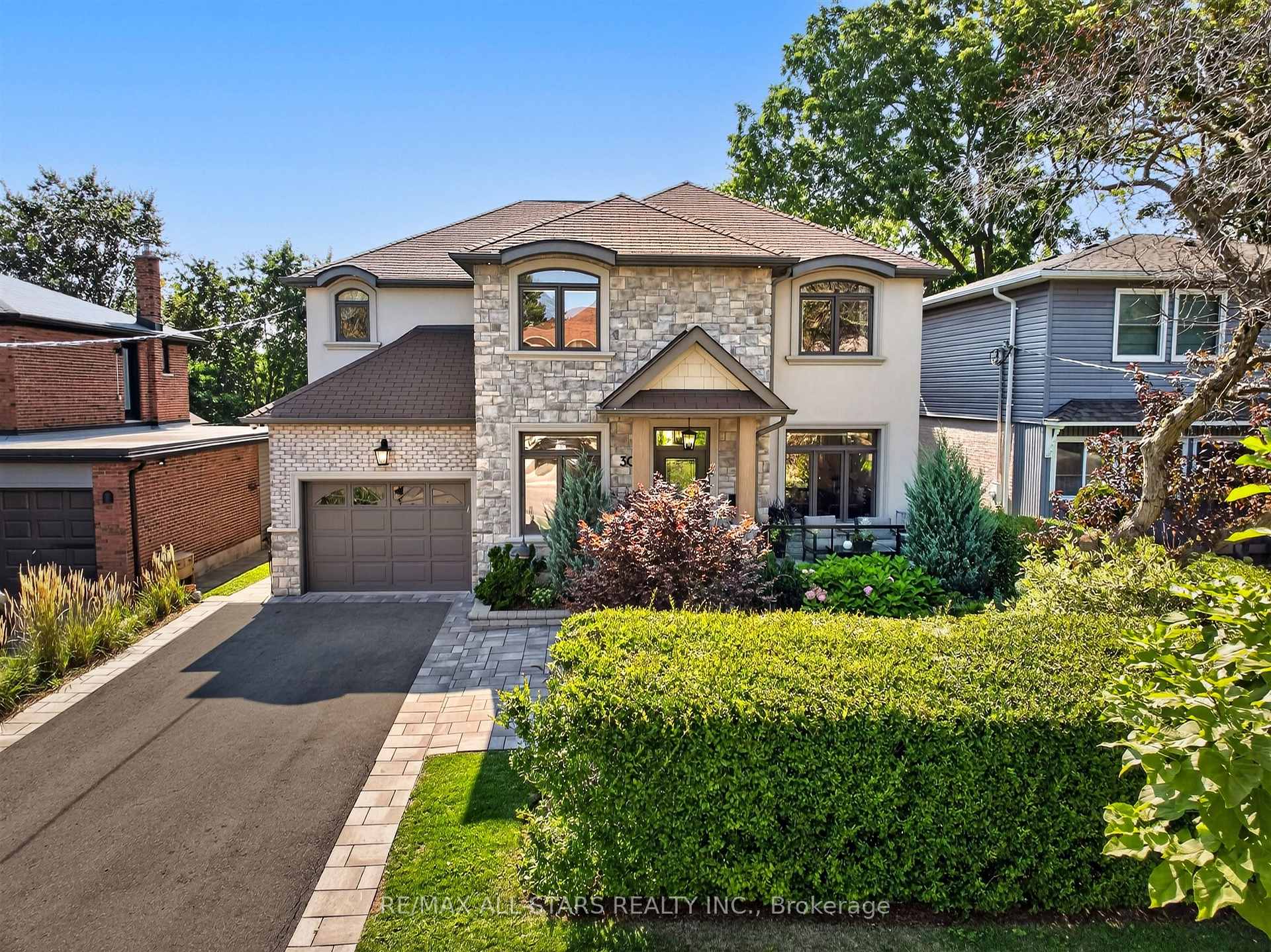 30 St Quentin Avenue, Toronto E08, ON, exterior