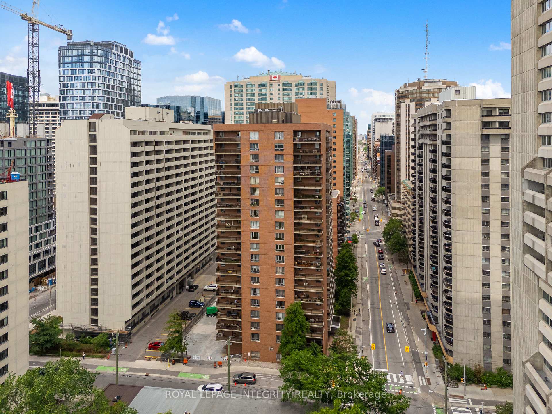 2001 - 475 Laurier Avenue W, Ottawa Centre, ON, exterior