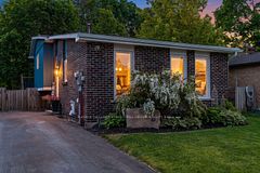 19 Austen Lane, Barrie, ON, exterior