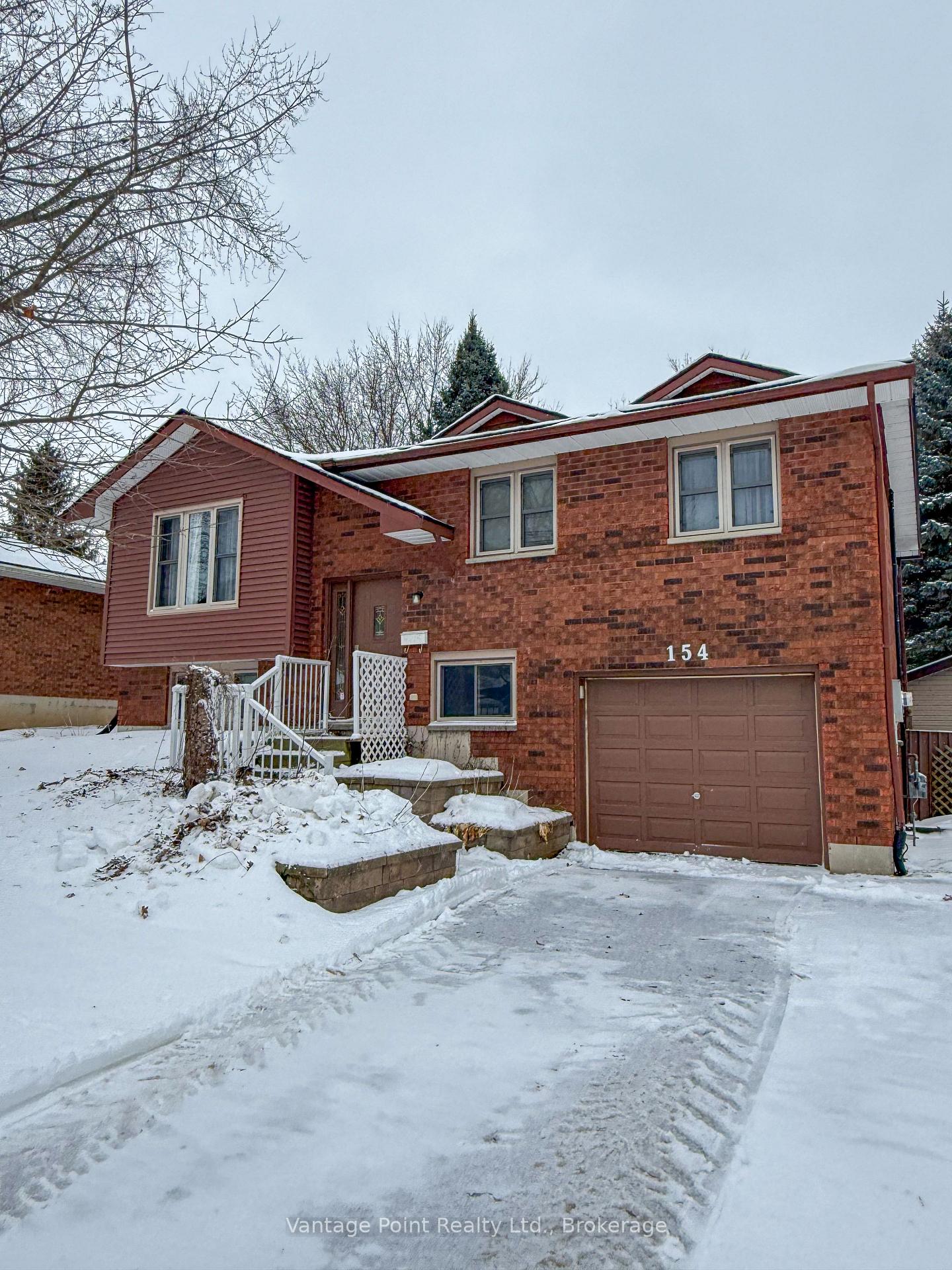 154 15th Ave Close, Hanover, ON, exterior