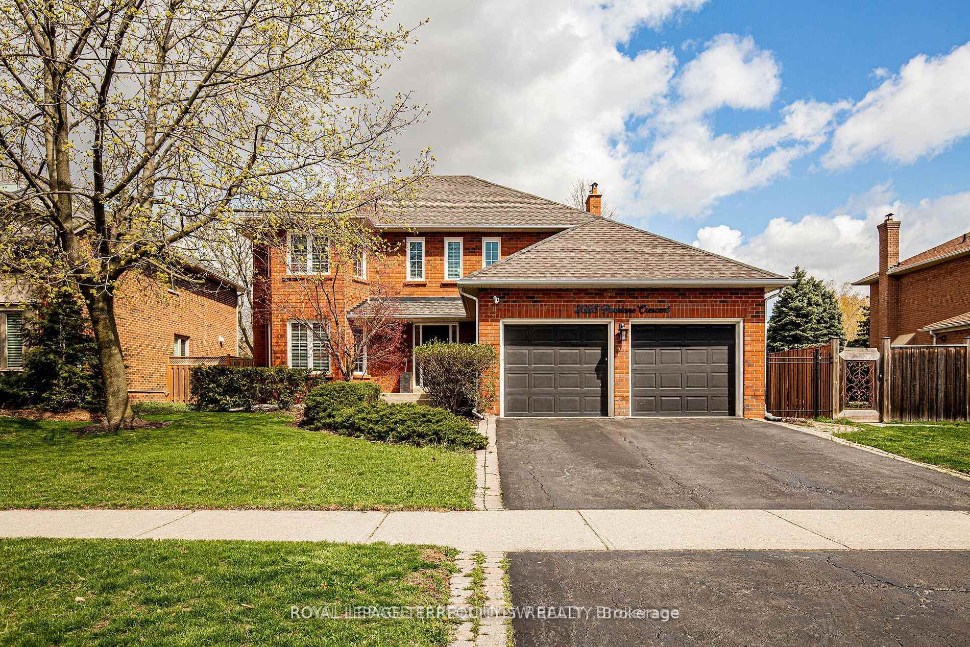 2025 Parklane Crescent, Burlington, ON, exterior