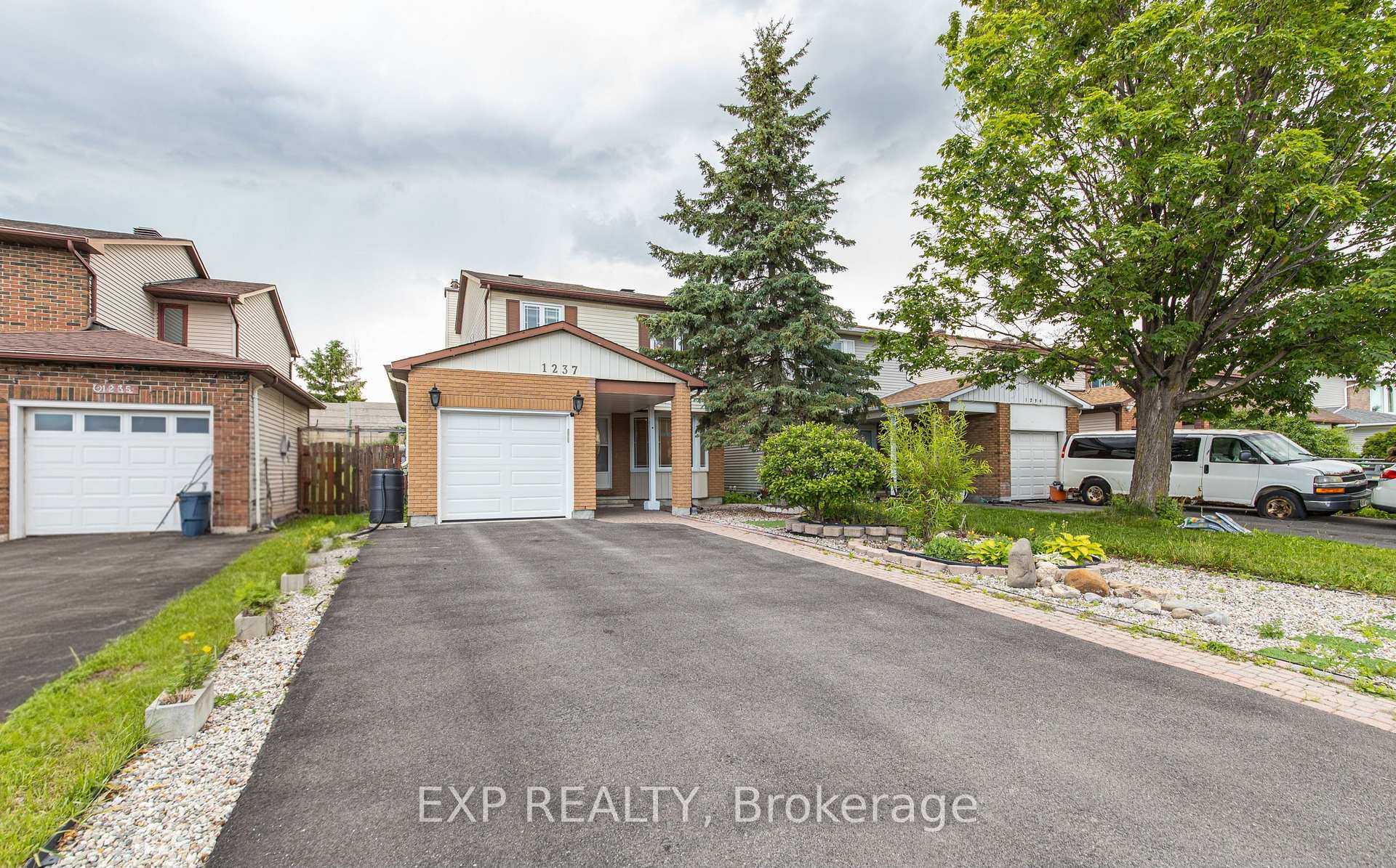 1237 Cedarcroft Crescent, Cyrville - Carson Grove - Pineview, ON, exterior