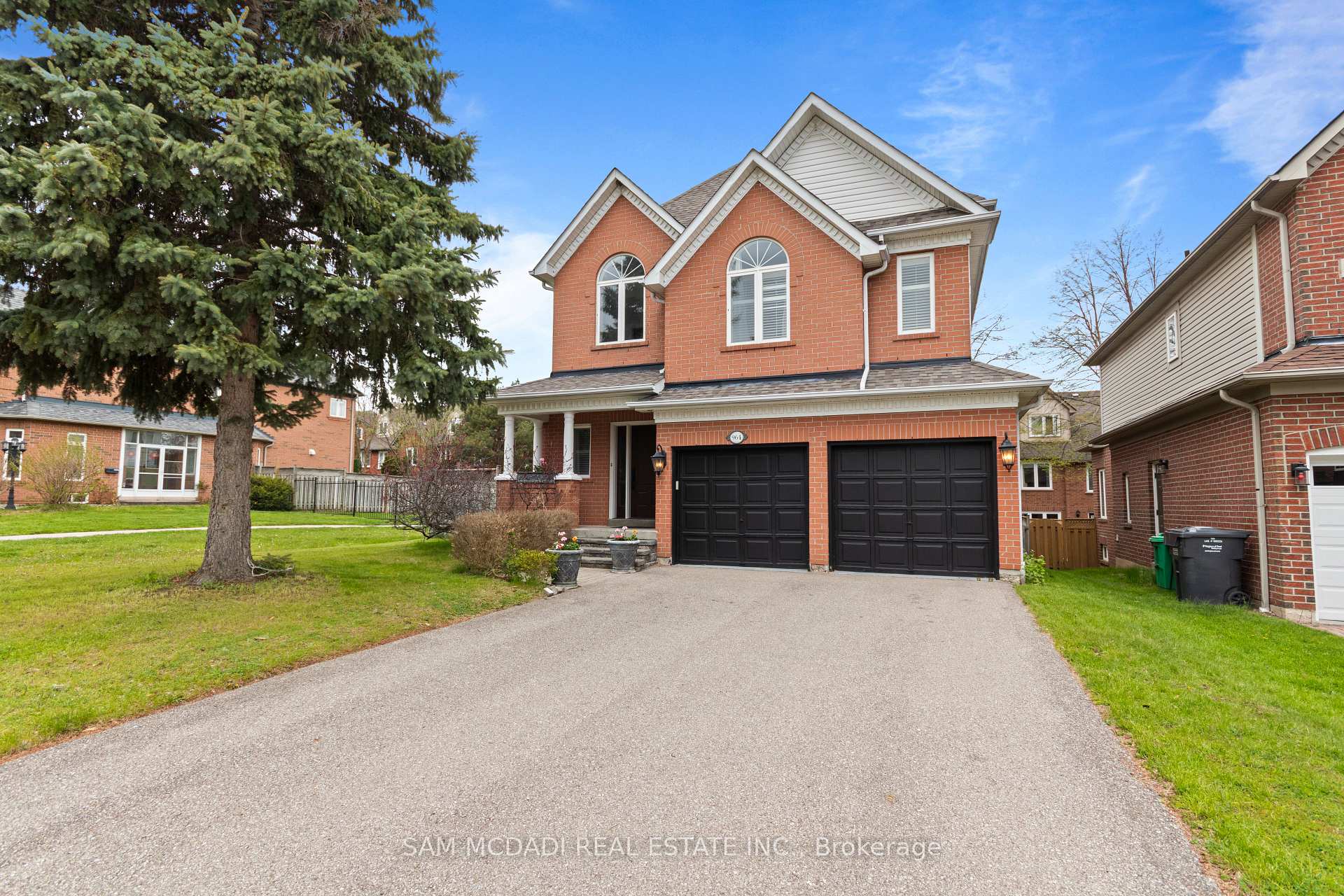964 Queen Street W, Mississauga, ON, exterior