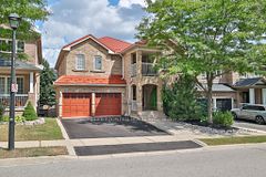 110 Red River Crescent, Newmarket, ON, exterior