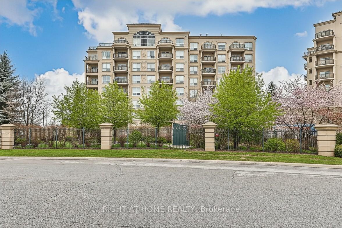 305 - 8 Maison Parc Court, Vaughan, ON, exterior